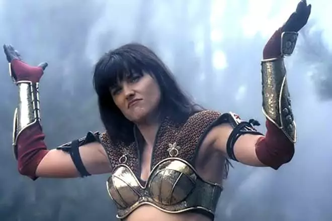 Lucy Lowess AS Xena