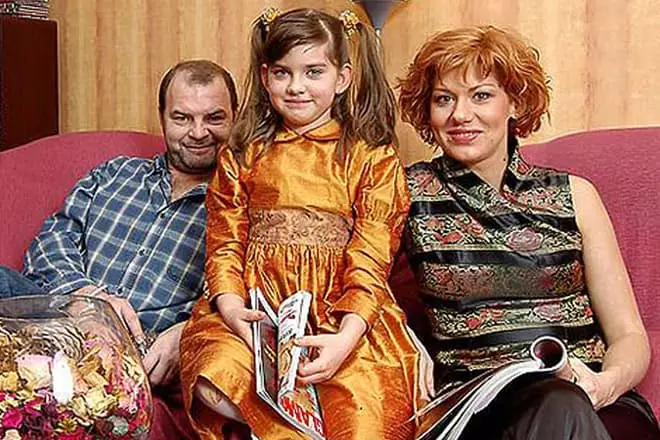 Elena Biryukova og Alexey Litvin med sin datter