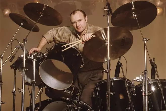 Tay trống Phil Collins.