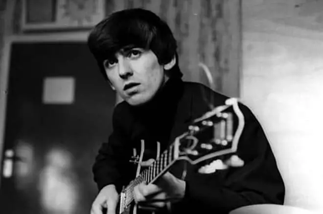 George Harrison nrog lub guitar