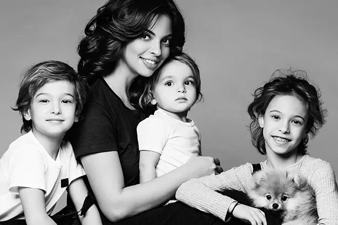 Regina Bourbe su vaikais