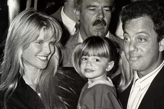Billy Joel og Christie brinkler med sin datter