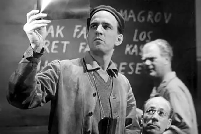 Ingmar Bergman sur l'ensemble du film "Strawberry Polyana"