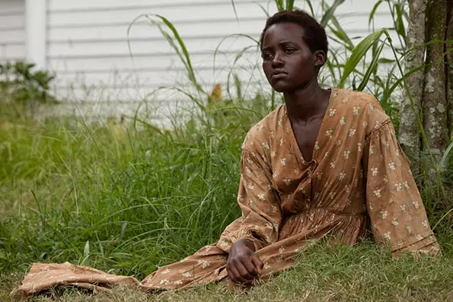 Люпіта Ньоно у фільмі «12 років рабства»