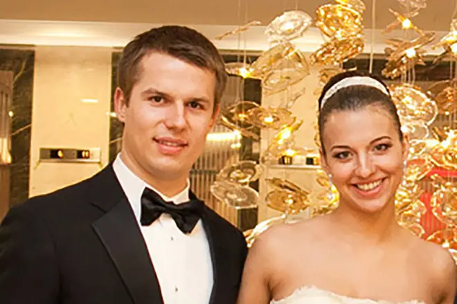 Sergey Shirokov dan isterinya