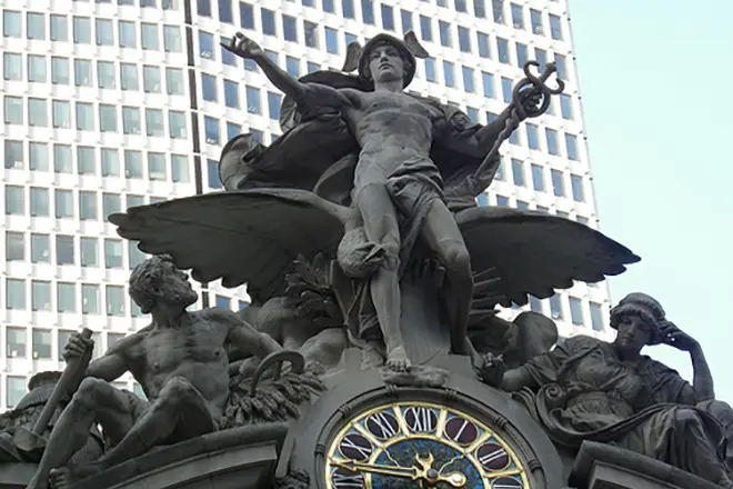 Hermes na zegara miejskiego