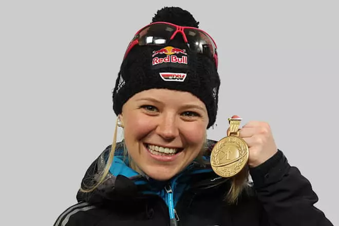 Miriam Hessner with Medal