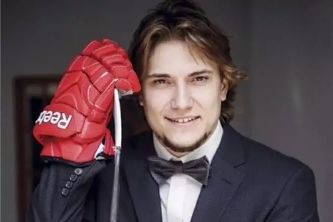 Hokej igrač Sergey Plotnikov