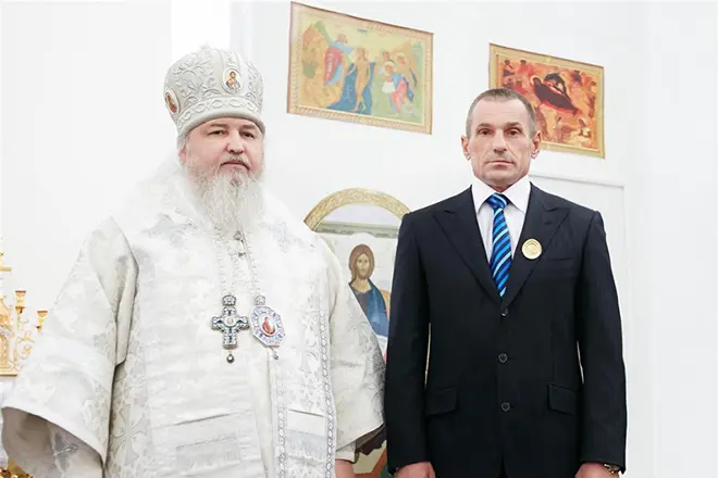 Yuri Ivanov membantu biara ortodoks