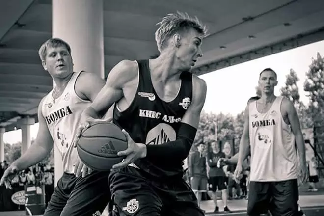 Ludanto de basketbalo Alexander Ryapolov