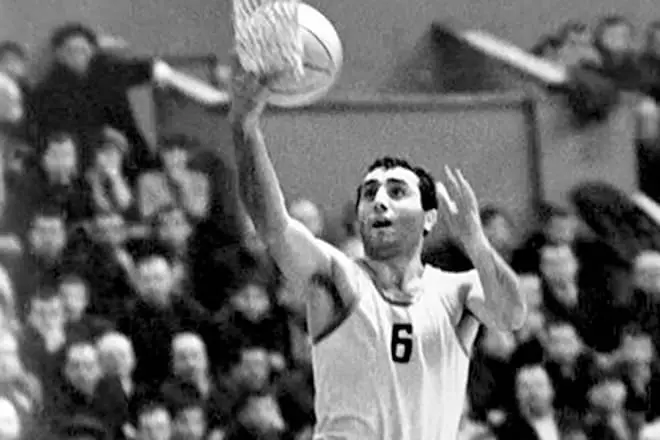 Basketball Player Zurab Santandise