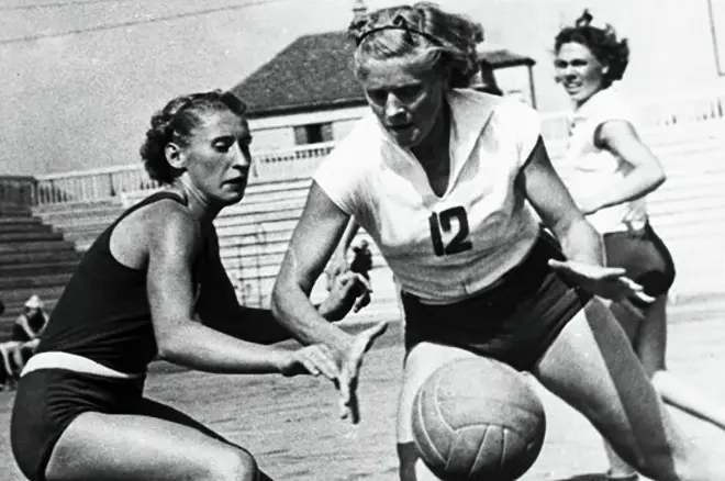 Jugador de baloncesto Nina Eremin