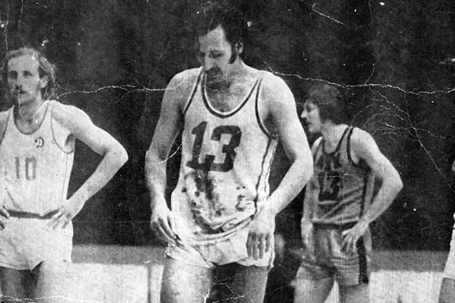 Jugador de bàsquet Mikhail Korkia
