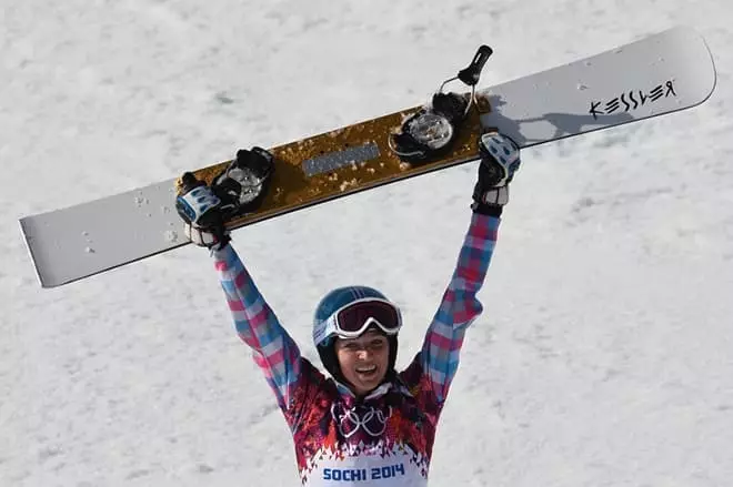 Alena Zavarzina en haar snowboard