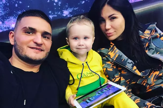 Dino MC 47 with wife and son
