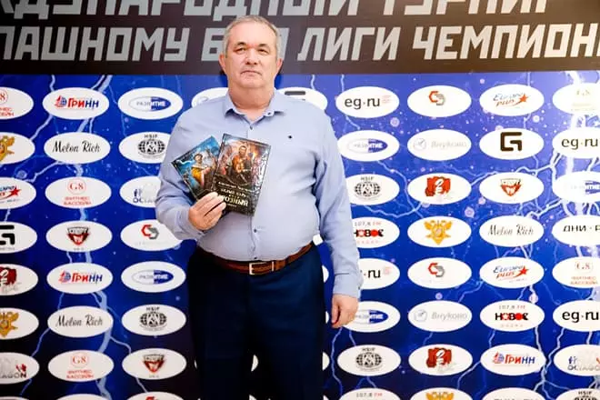 Александър Тамоников и книгите му