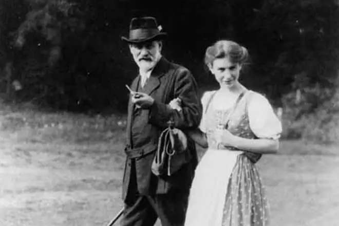 Sigmund Freud ug iyang anak nga babaye nga si Anna