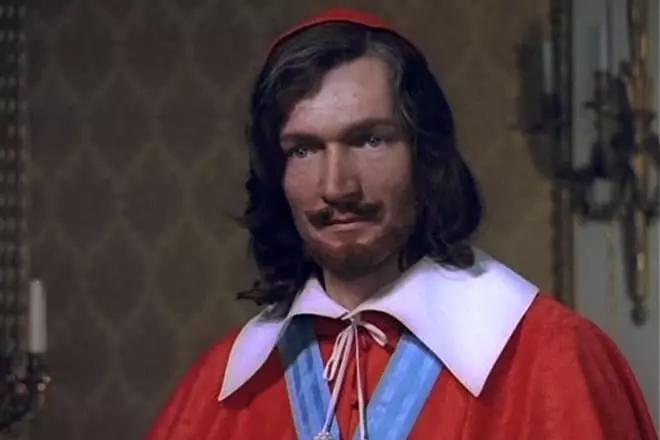 Alexander Trofimov som kardinal Richelieu i filmen "D'Artagnan og Tre Musketeers"