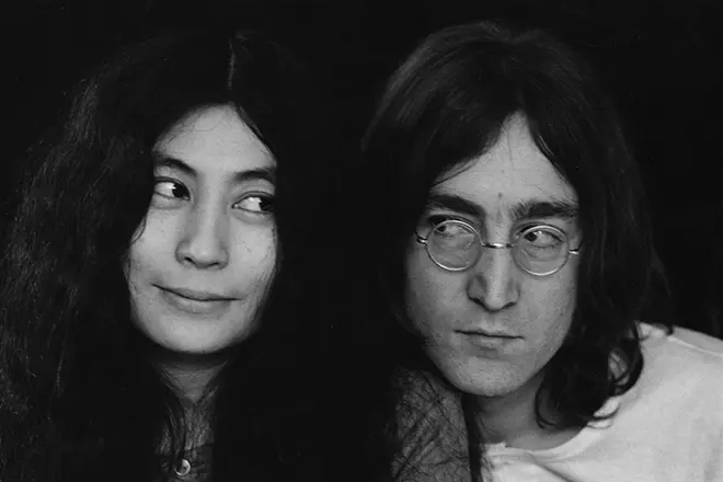 Yoko es und John Lennon