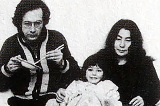 Anthony Cox dhe Yoko atë me vajzën