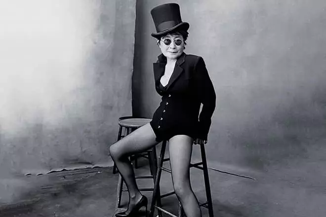 Yoko det er i billedet af en cabaret danser