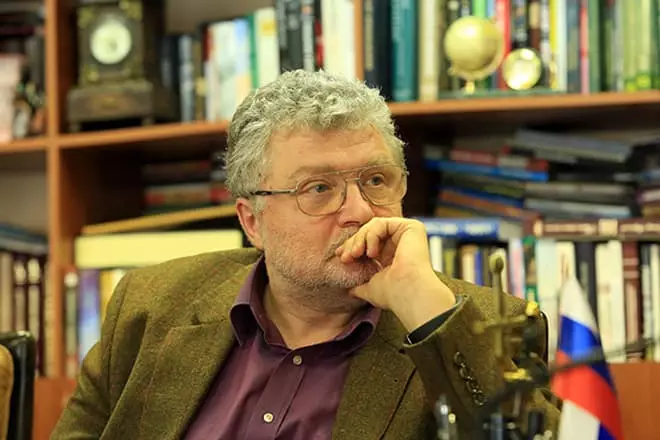 Writer Yuri Polyakov.