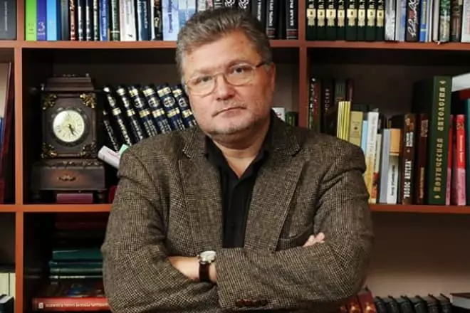 লেখক ইউরি Polyakov.