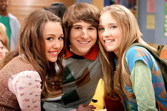 Miley Cyrus, Mitchel Musso en Emily Osmuil