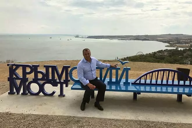 Vladimir Konstantinov yn Crimea