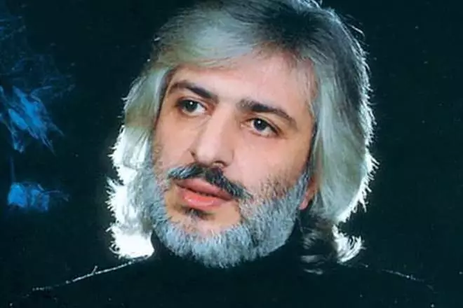 Efraimu Amirov.