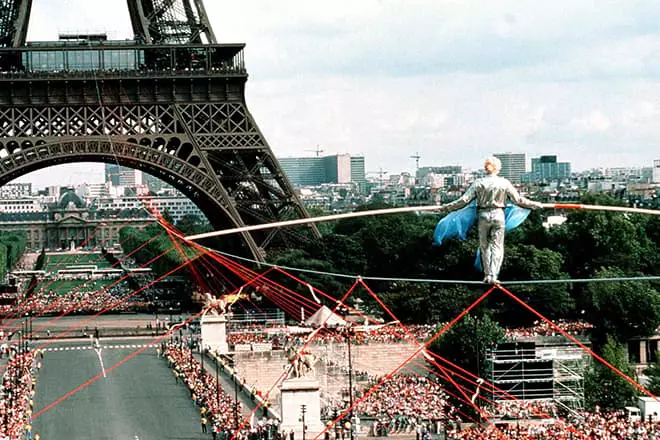 Cortador Filipp Petiti en la Torre Eiffel