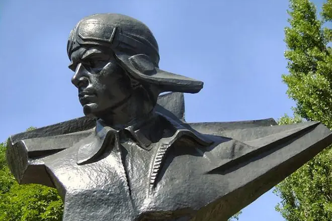 Пам'ятник Миколі Гастелло в Луганську