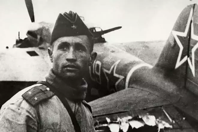 飞行员Nikolai Gastello.