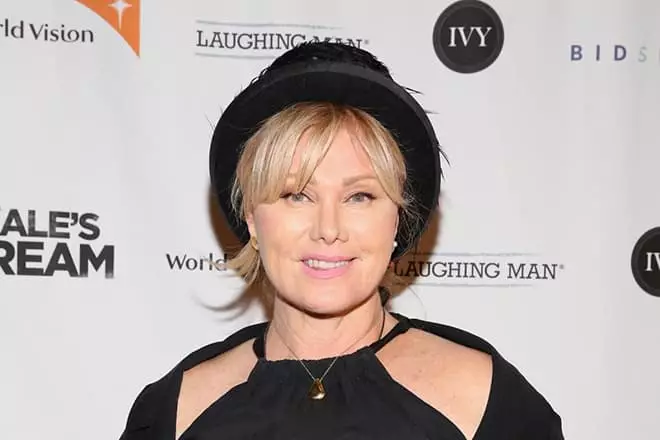 Mae Deborra yn Fellness