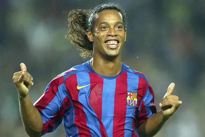 Ronaldinho - biografi, foto, jetë personale, lajme, qëllime, gjarpërinj 2021 16290_4