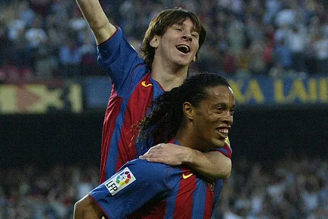 Ronaldinho và Lionel Messi