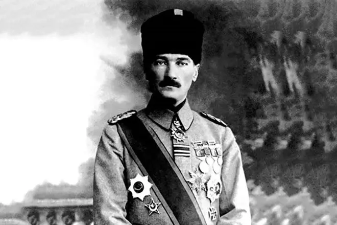 Генерал турецької армії Мустафа Ататюрк