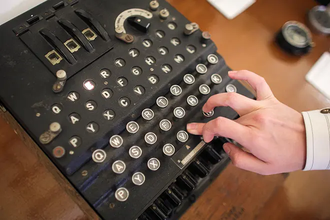 Alan Turing- ը գաղտնագրեց «Enigma» կոդը