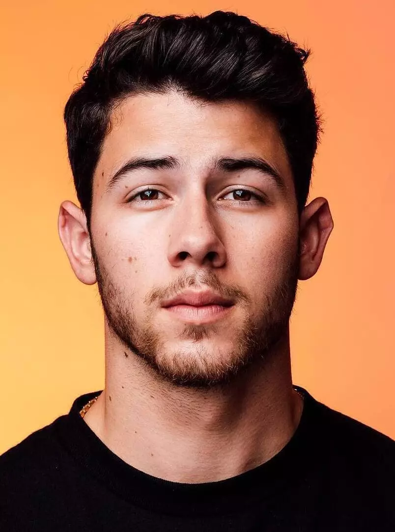 Nick Jonas - biografie, osobní život, fotografie, zprávy, divokost chopra, filmy, písně, manželka 2021