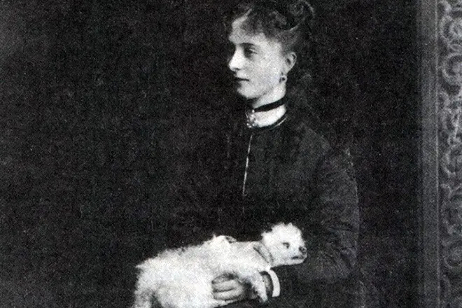 Ekaterina Dolgorukova med en hund