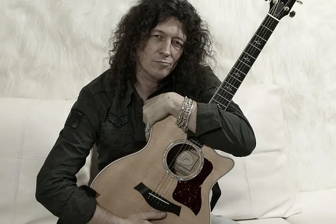 Sergey Galanin med gitarr