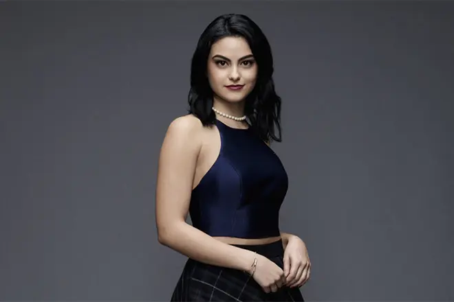 여배우 Camila Mendes.