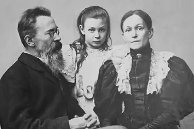 Nikolay Rimsky-Korsakov မိသားစုနှင့်အတူ