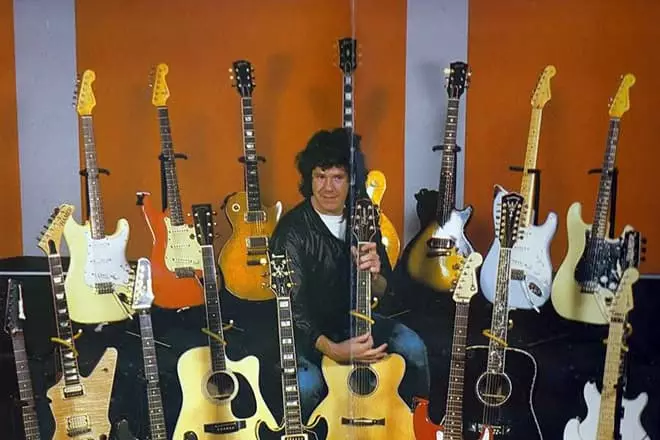 Gary Moore sy ny gitara ao aminy