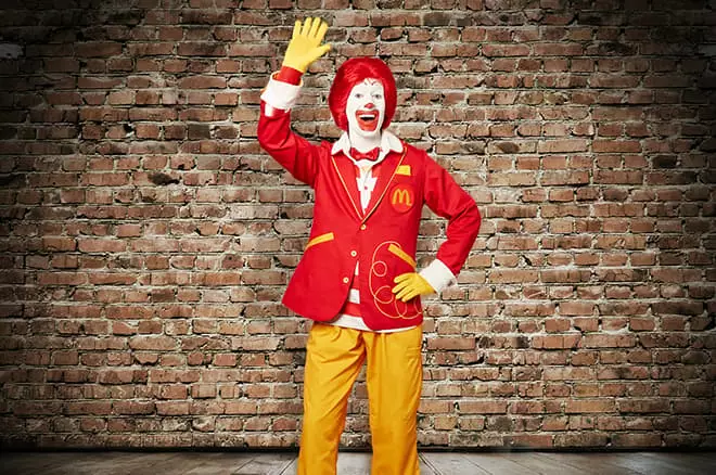 Brad Lennon tsy misy grima Ronald McDonald dia tsy hita eo imasom-bahoaka