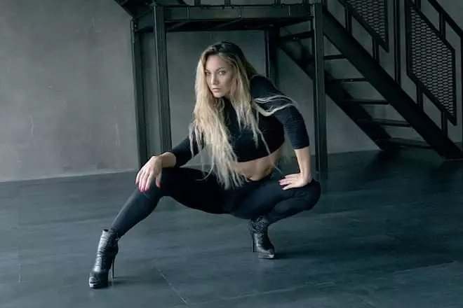 Yulianna Kobsev dancer