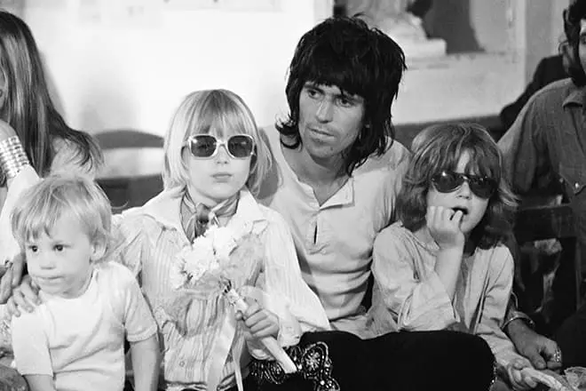 Keith Richards dengan anak-anak