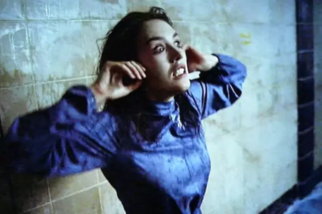 Isabelle Ajani在电影中“观察”