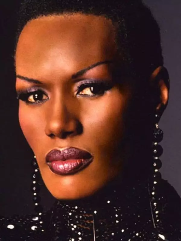 Grace Jones - Biografie, fotografie, viață personală, știri, cântece 2021