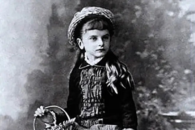 Inessa Armand trong thời thơ ấu